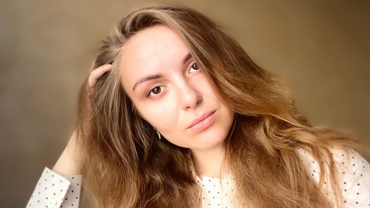 Catch LillyBange’s Private Cam Show
