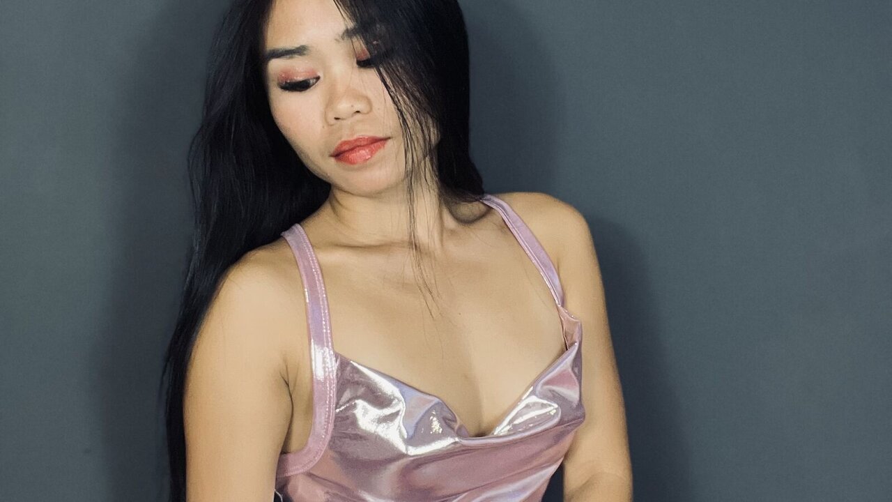 Catch LilyYu’s Private Cam Show