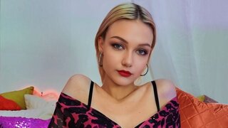 Catch LinaLirian’s Private Cam Show