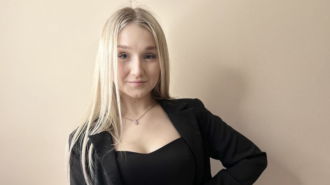 Catch LindaDelgado’s Private Cam Show