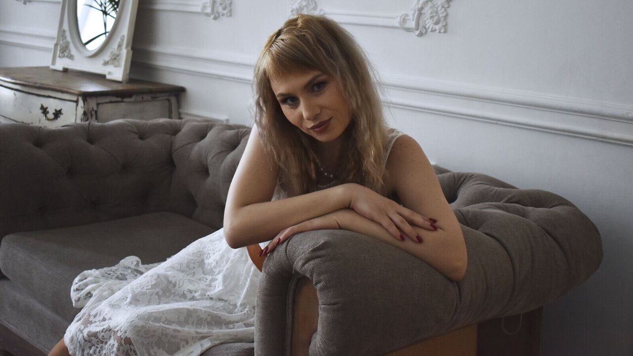 Catch LindaSandy’s Private Cam Show