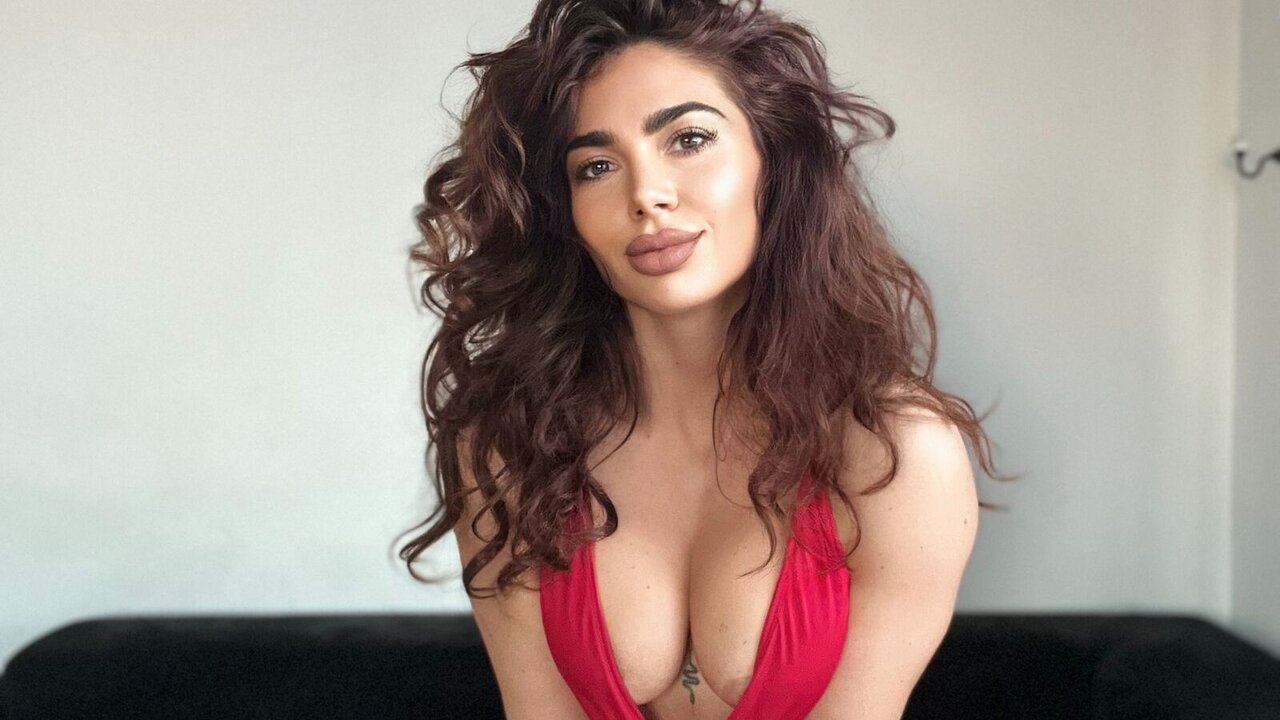 Catch LisaBonna’s Private Cam Show