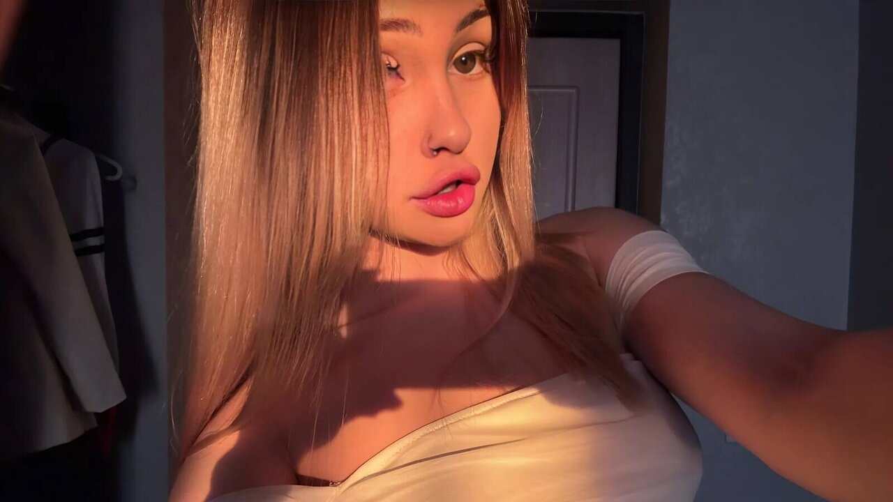 Catch LittleKristy’s Private Cam Show