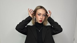 Catch LoisDeman’s Private Cam Show
