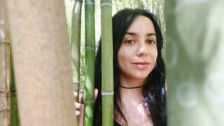 Catch LolaMenti’s Private Cam Show