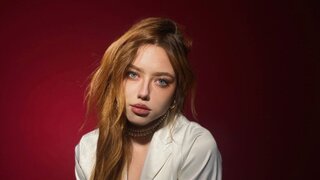 Catch LoraBarren’s Private Cam Show