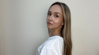 Catch LucettaDrudge’s Private Cam Show