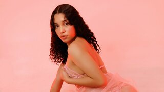 Catch LunaBloss’s Private Cam Show