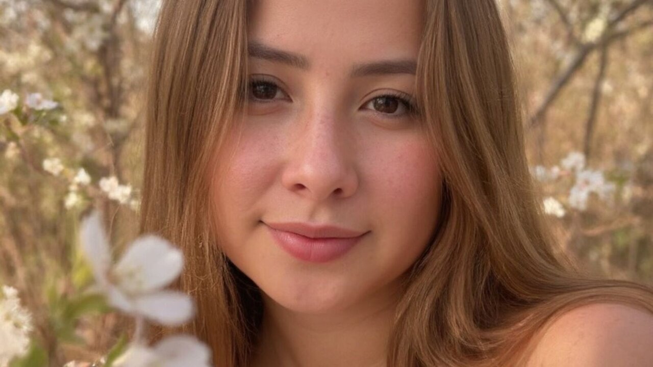 Catch MaraSorian’s Private Cam Show