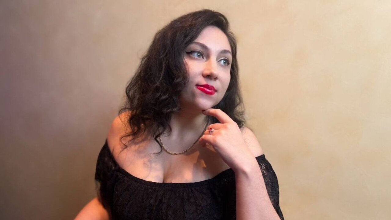 Catch MargaretEvant’s Private Cam Show