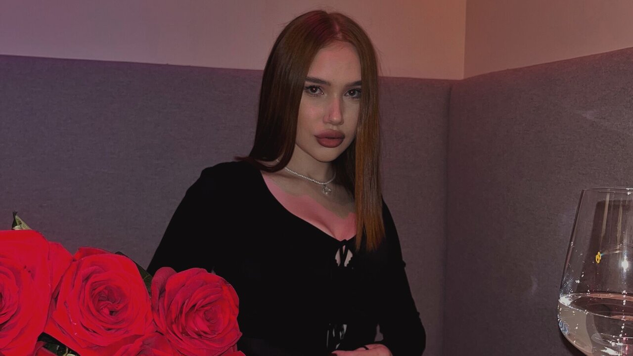 Catch MarilynWine’s Private Cam Show