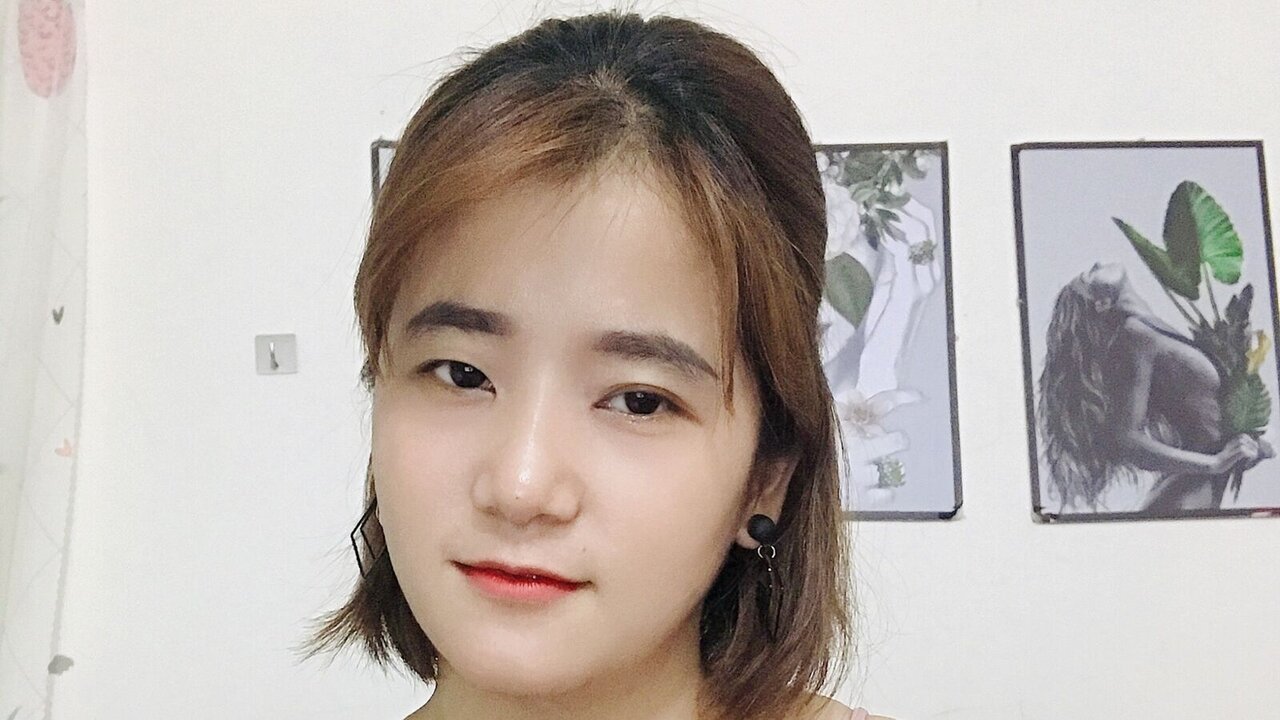 Catch MarisHasa’s Private Cam Show