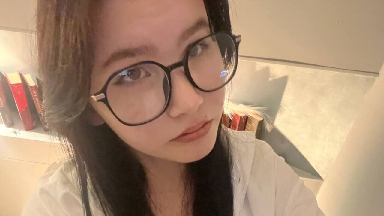 Catch MasakoVoges’s Private Cam Show