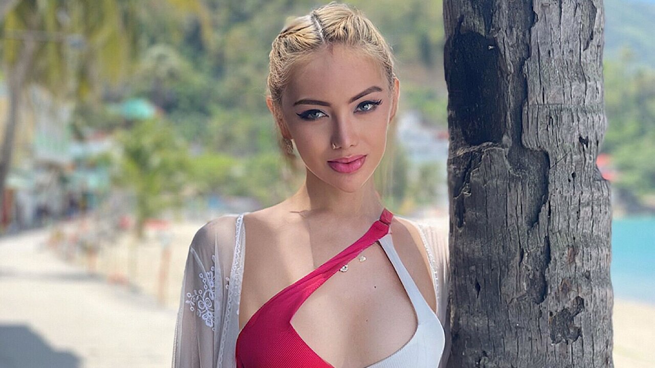 Catch MawiFoster’s Private Cam Show