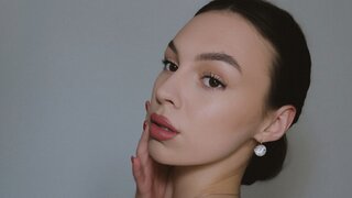 Catch MaxinCarroll’s Private Cam Show