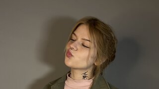 Catch MaxineHaines’s Private Cam Show