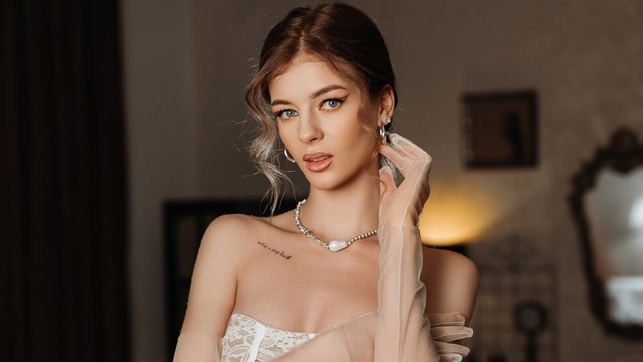 Catch MeganMouris’s Private Cam Show