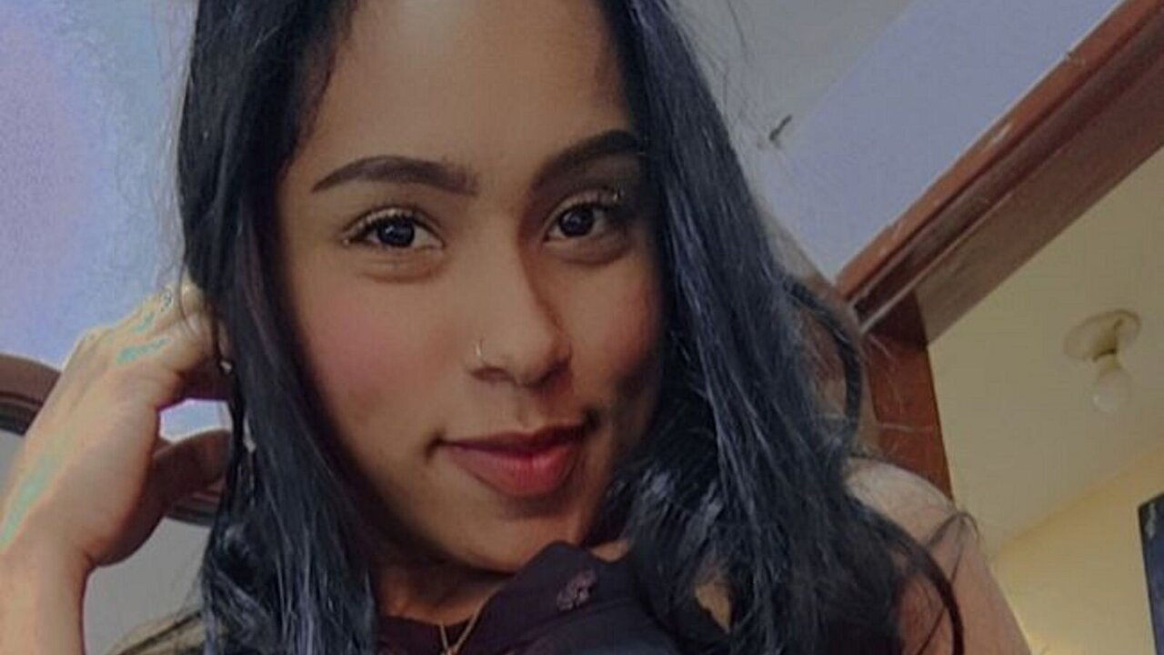 Catch MelissaJey’s Private Cam Show