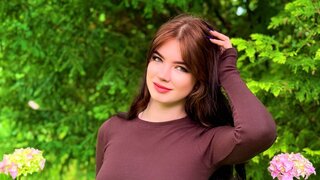 Catch MelissaMayss’s Private Cam Show