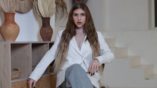Catch MerylGame’s Private Cam Show