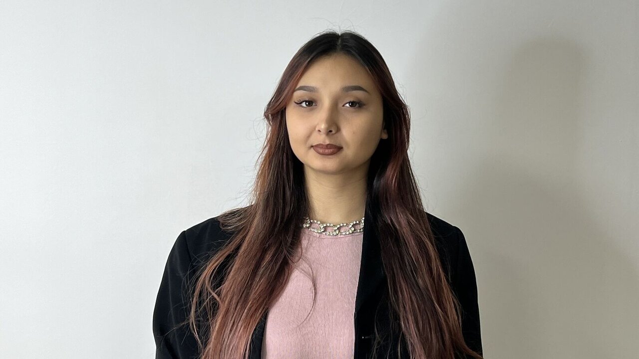 Catch MerylHesley’s Private Cam Show