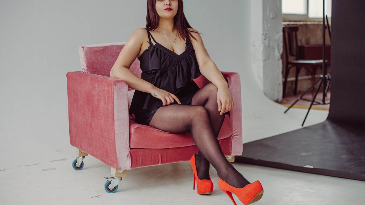 Catch MiaAbramson’s Private Cam Show