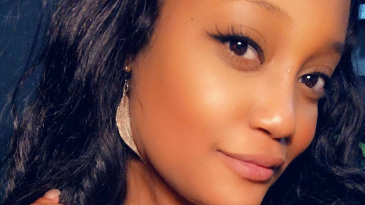 Catch MiaBayley’s Private Cam Show