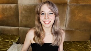 Catch MiaPurr’s Private Cam Show