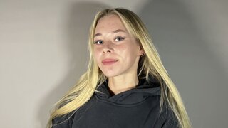 Catch MildredForster’s Private Cam Show