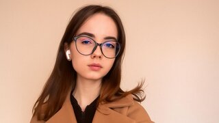 Catch MoliLevran’s Private Cam Show