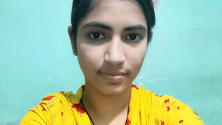 Catch MoniAkter’s Private Cam Show