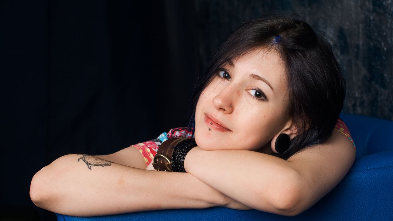 Catch MonikaBLIZ’s Private Cam Show