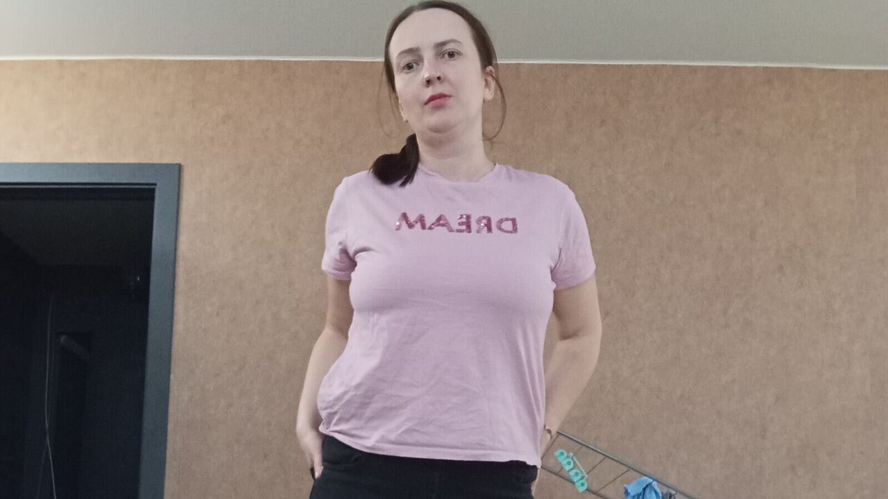 Catch MonikaHan’s Private Cam Show