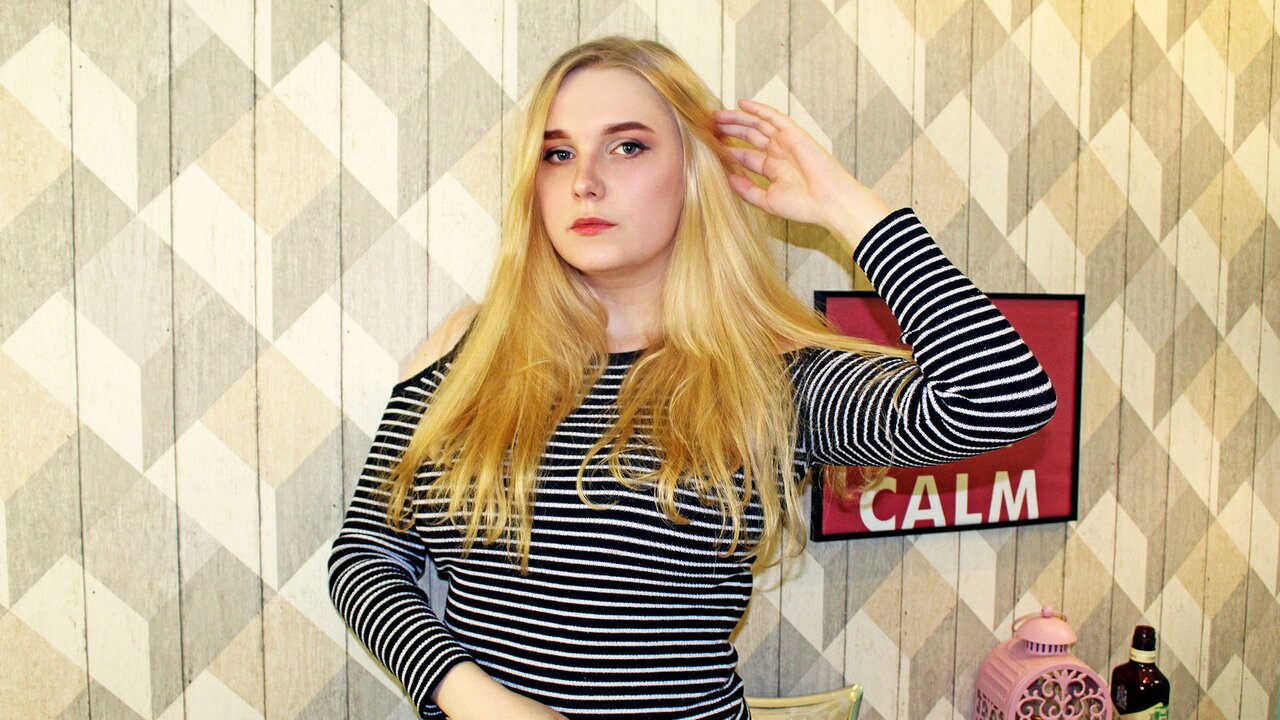 Catch NatalieScarlet’s Private Cam Show