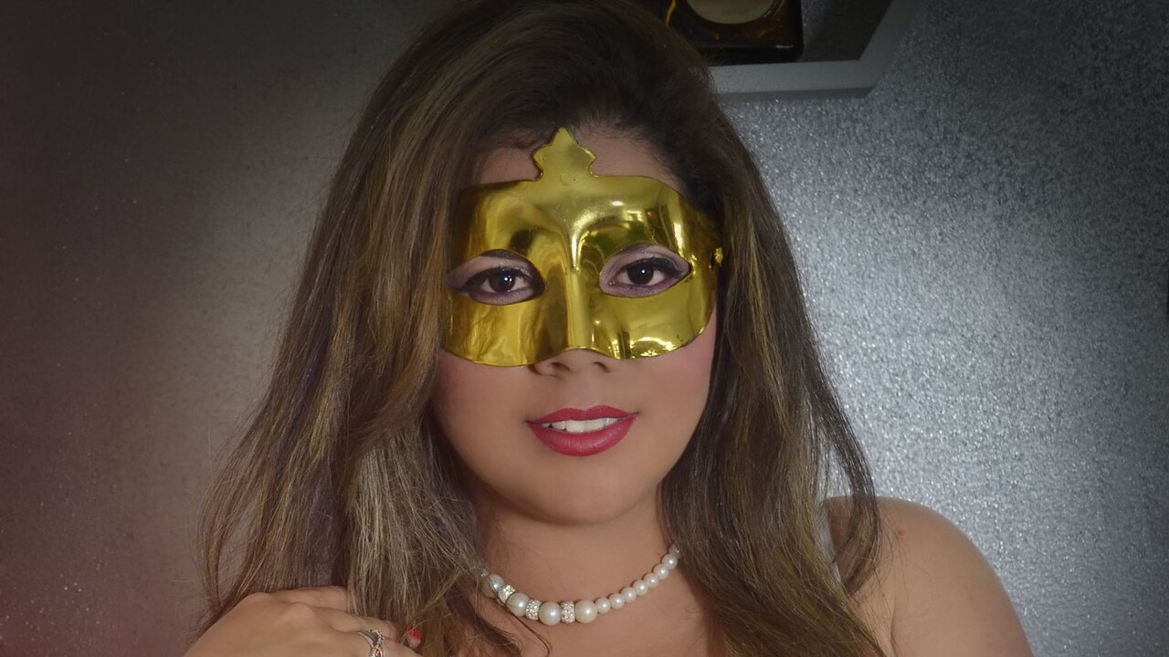 Catch Natashaluna’s Private Cam Show