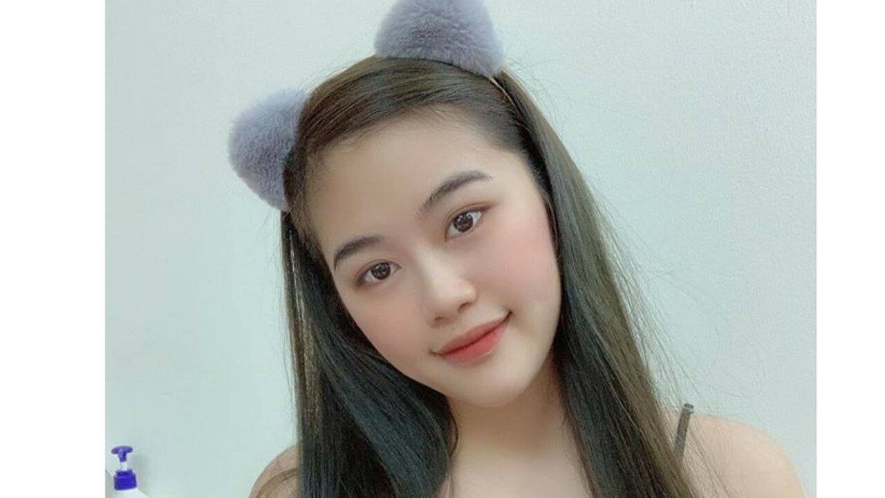 Catch NicolenNguyen’s Private Cam Show