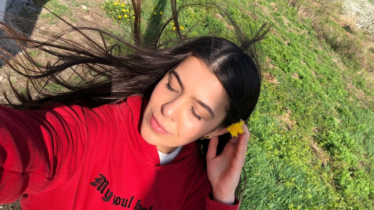 Catch OliviyaBackers’s Private Cam Show