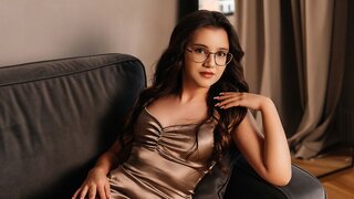 Catch PaulineHeaven’s Private Cam Show