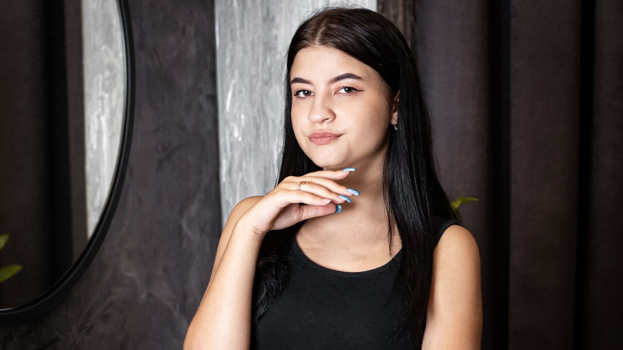 Catch PetraLarson’s Private Cam Show