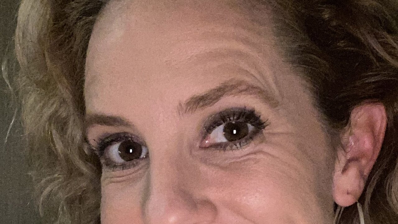 Catch PoppyDonley’s Private Cam Show