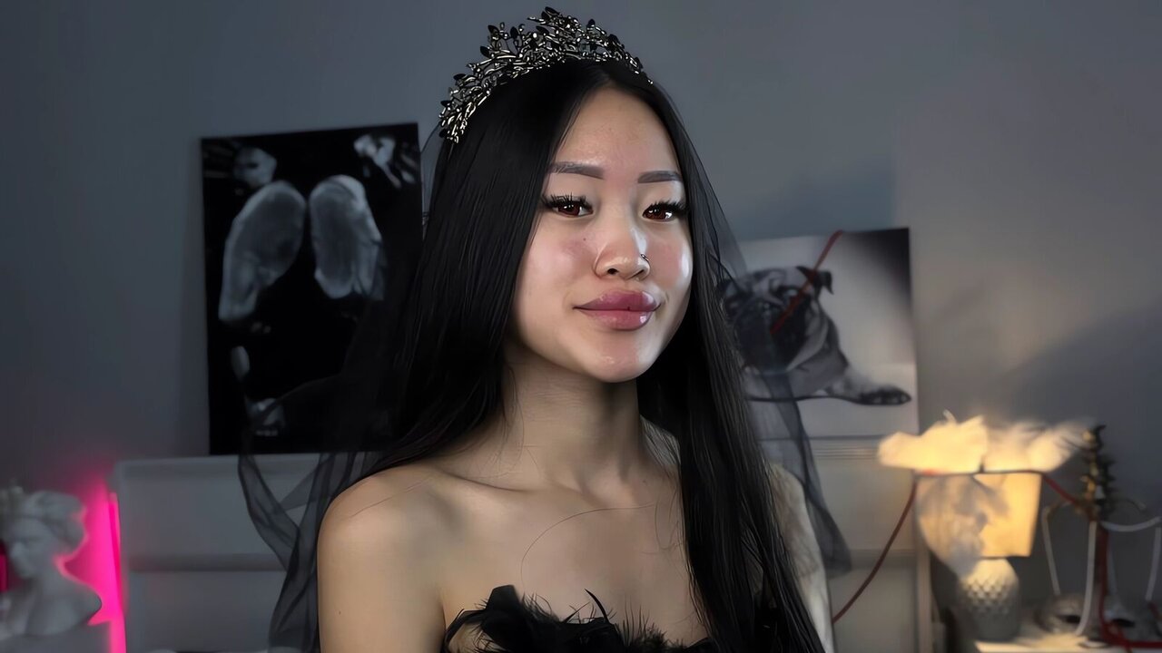 Catch RandiBrenton’s Private Cam Show
