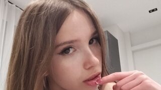 Catch RexellaGreaves’s Private Cam Show
