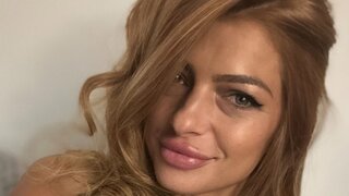 Catch RonieParker’s Private Cam Show