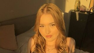 Catch RoselynKissed’s Private Cam Show