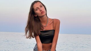 Catch SamanthaShein’s Private Cam Show