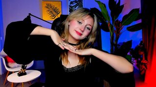 Catch ScarlettScril’s Private Cam Show