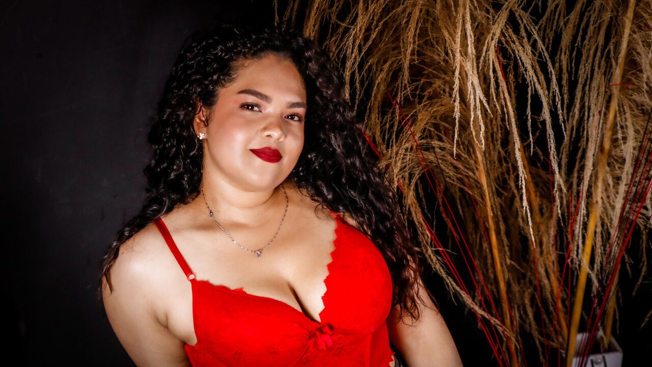 Catch SharloteKings’s Private Cam Show