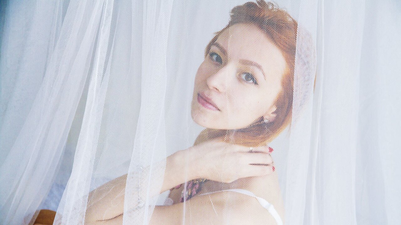 Catch SilenaHotLady’s Private Cam Show