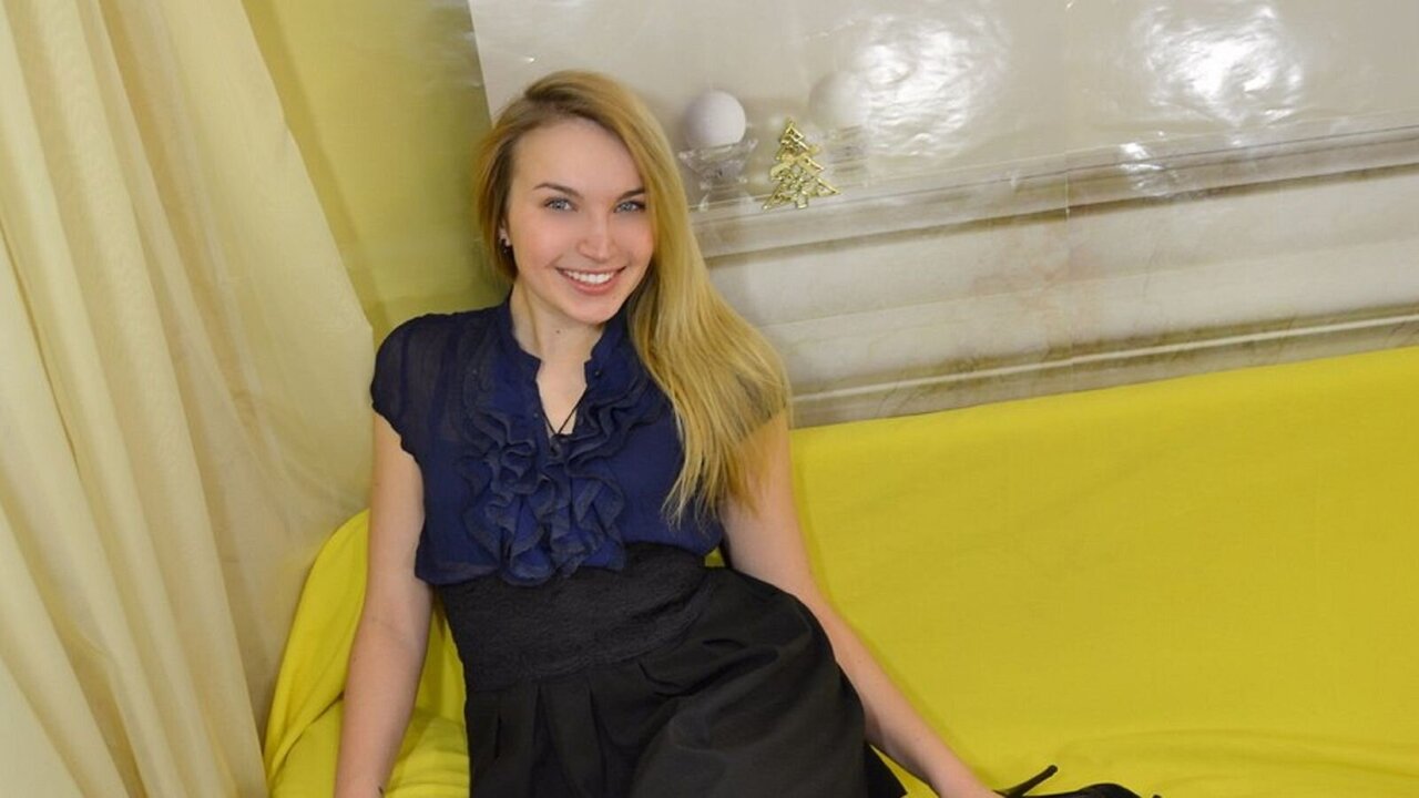Catch SilinLena’s Private Cam Show