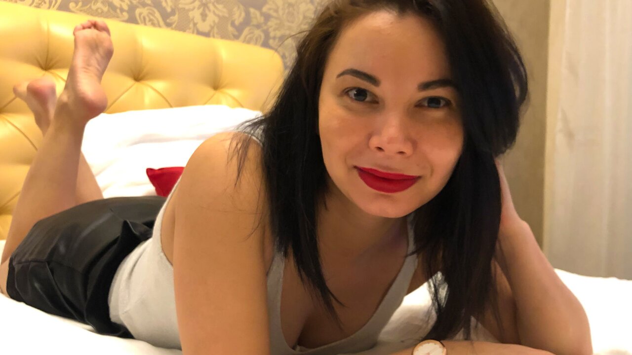 Catch SindyLewis’s Private Cam Show